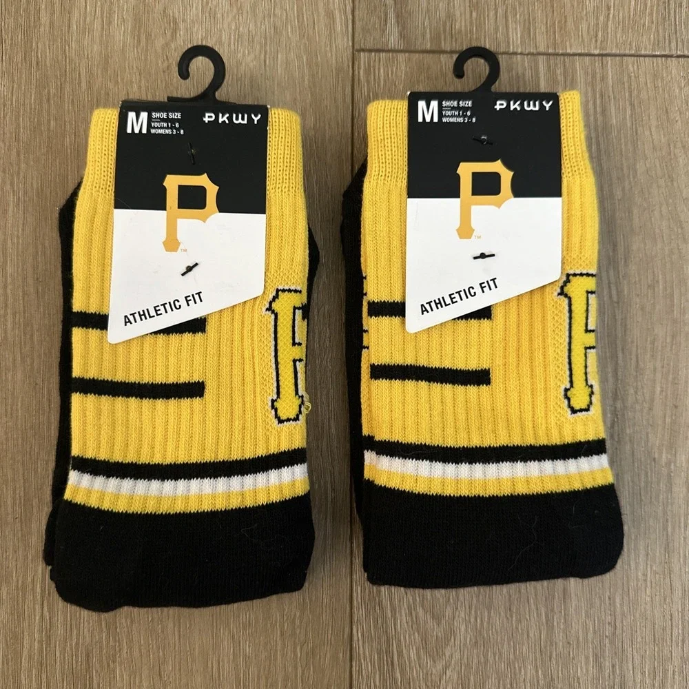 Pittsburgh Pirates Buccos MLB Crew Socks 2 Pr‎ Athletic Fit Med Y1-6,W3-8 NEW